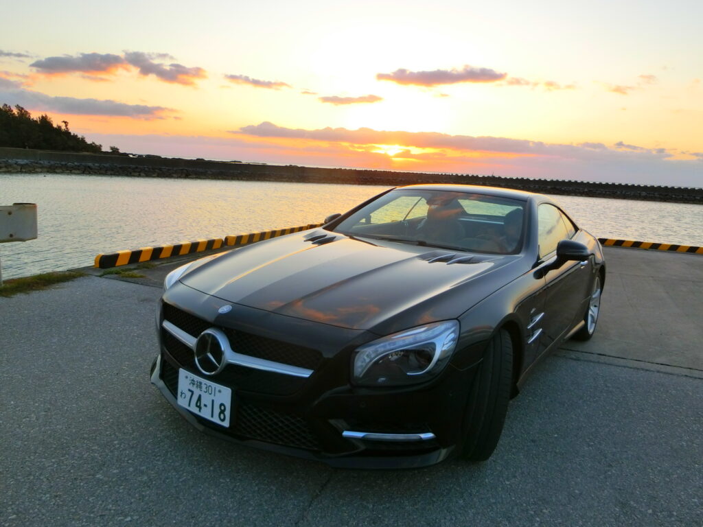 メルセデス・ベンツ SL350と朝焼け